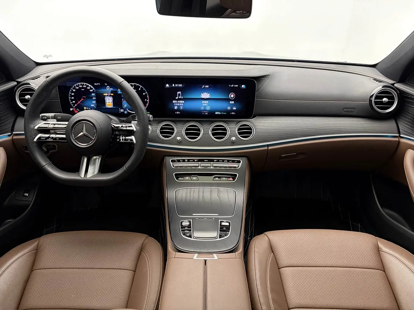 Mercedes-Benz E-Class 2023 — Photo 14/20