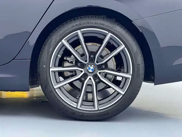 BMW 3 Series 2021 — Photo 16/19