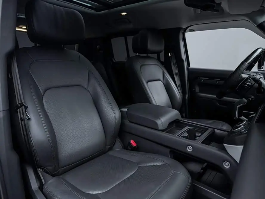 Land Rover Defender 2023 — Фото 13/20