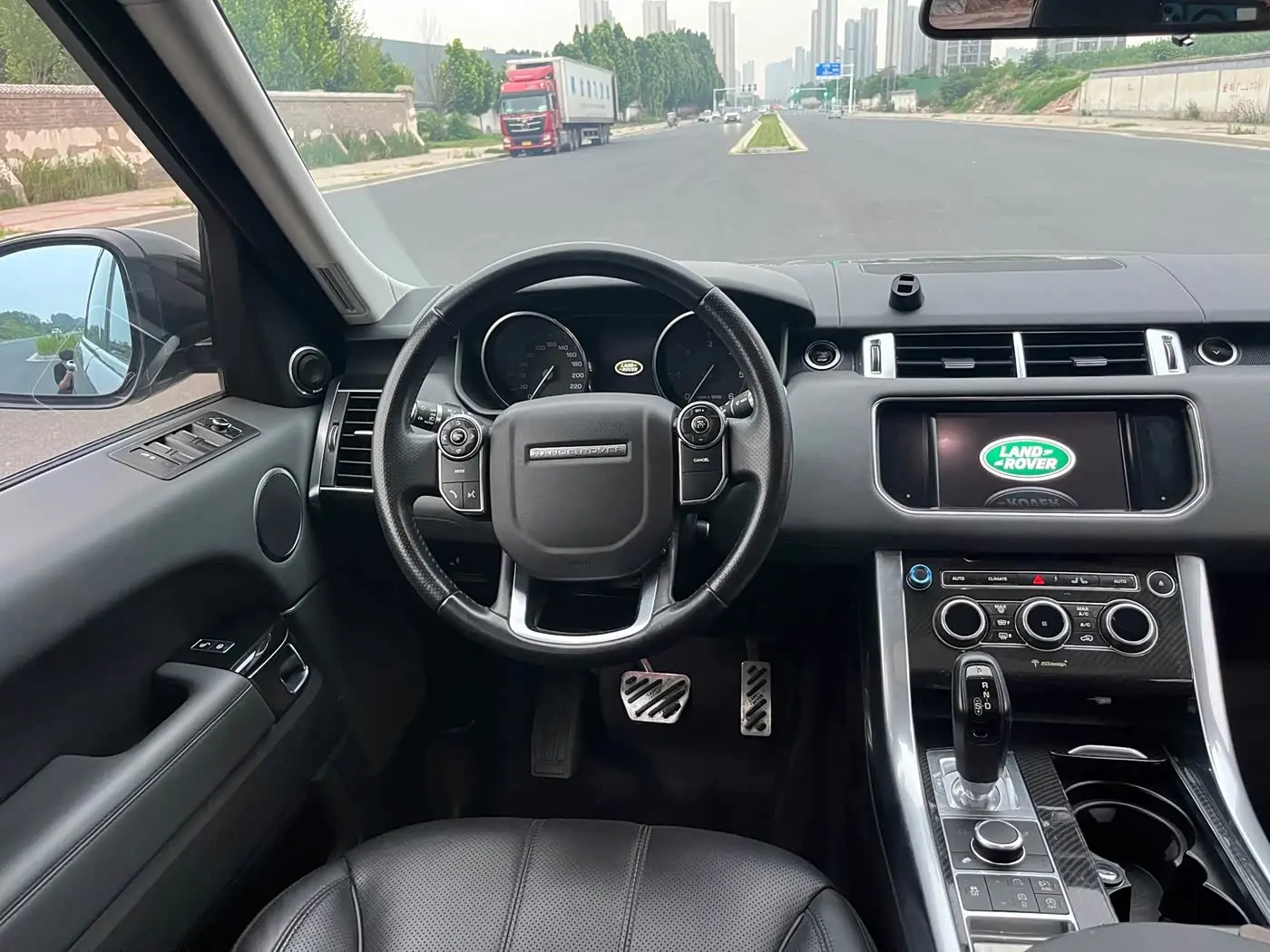 Land Rover Range Rover Sport 2016 — Photo 16/19