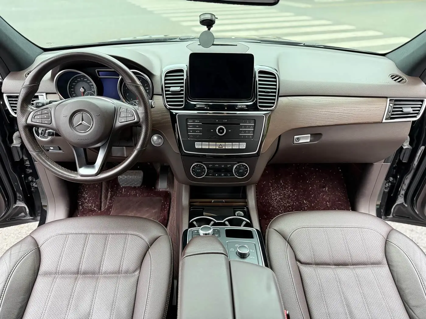 Mercedes-Benz GLE 2016 — Photo 5/9