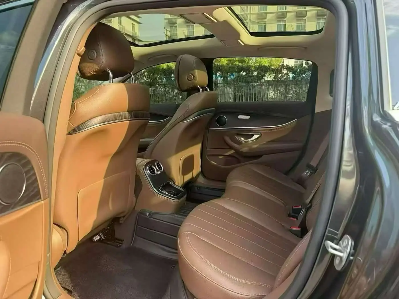 Mercedes-Benz E-Class 2023 — Photo 9/9