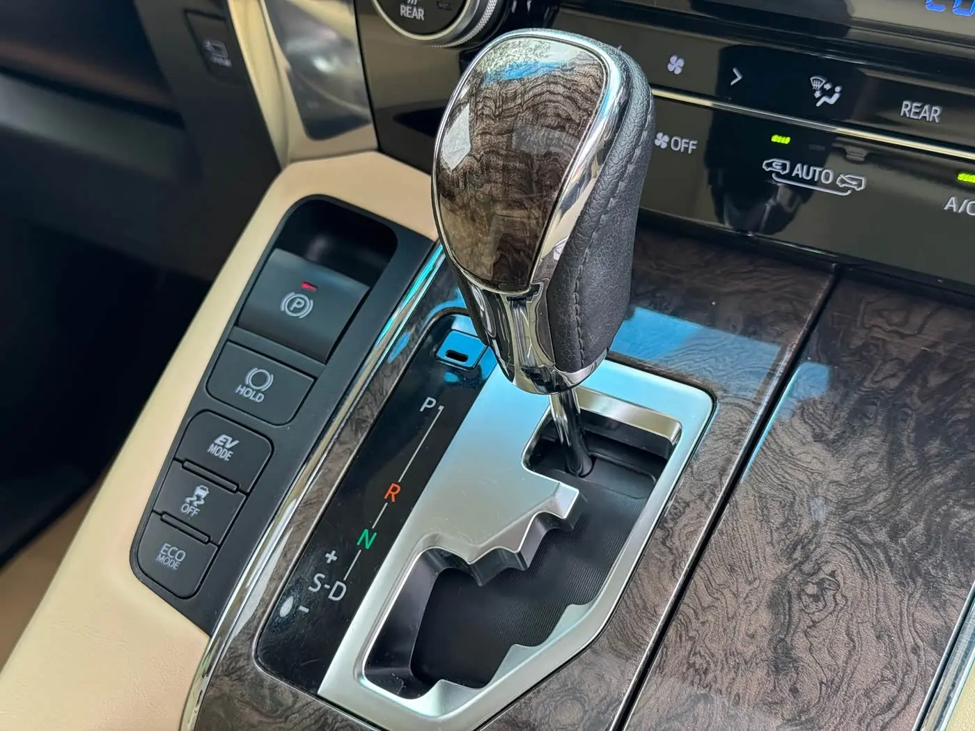 Toyota Alphard 2020 — Фото 13/18
