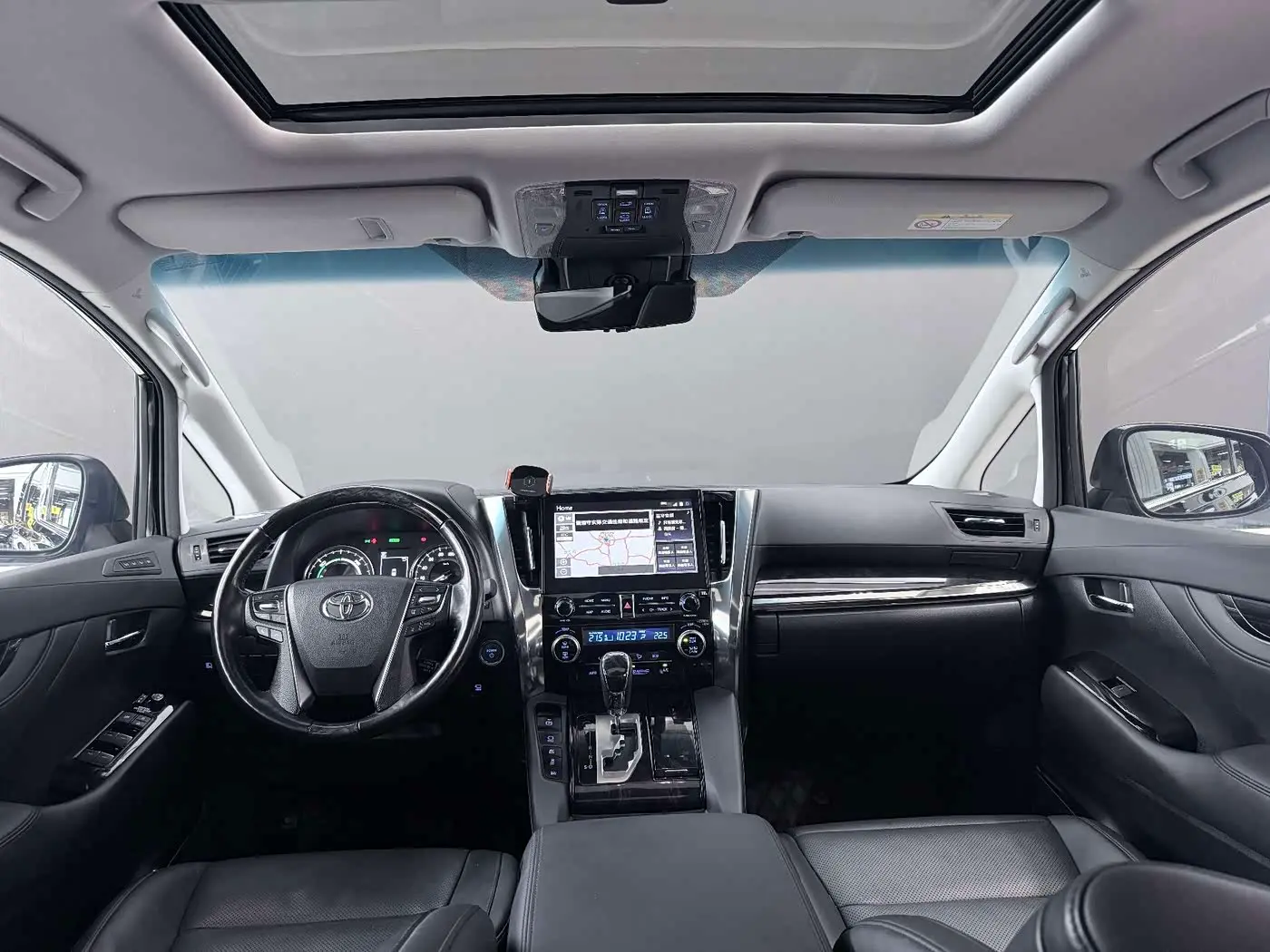 Toyota Vellfire 2022 — Photo 12/20