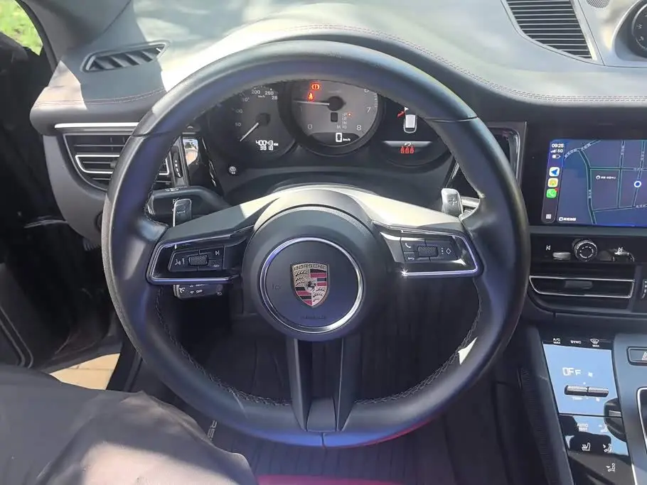 Porsche Macan 2022 — Photo 15/16