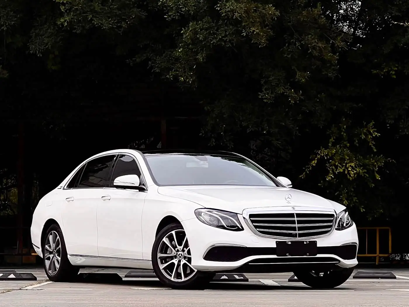 Mercedes-Benz E-Class 2018 — Фото 3/20