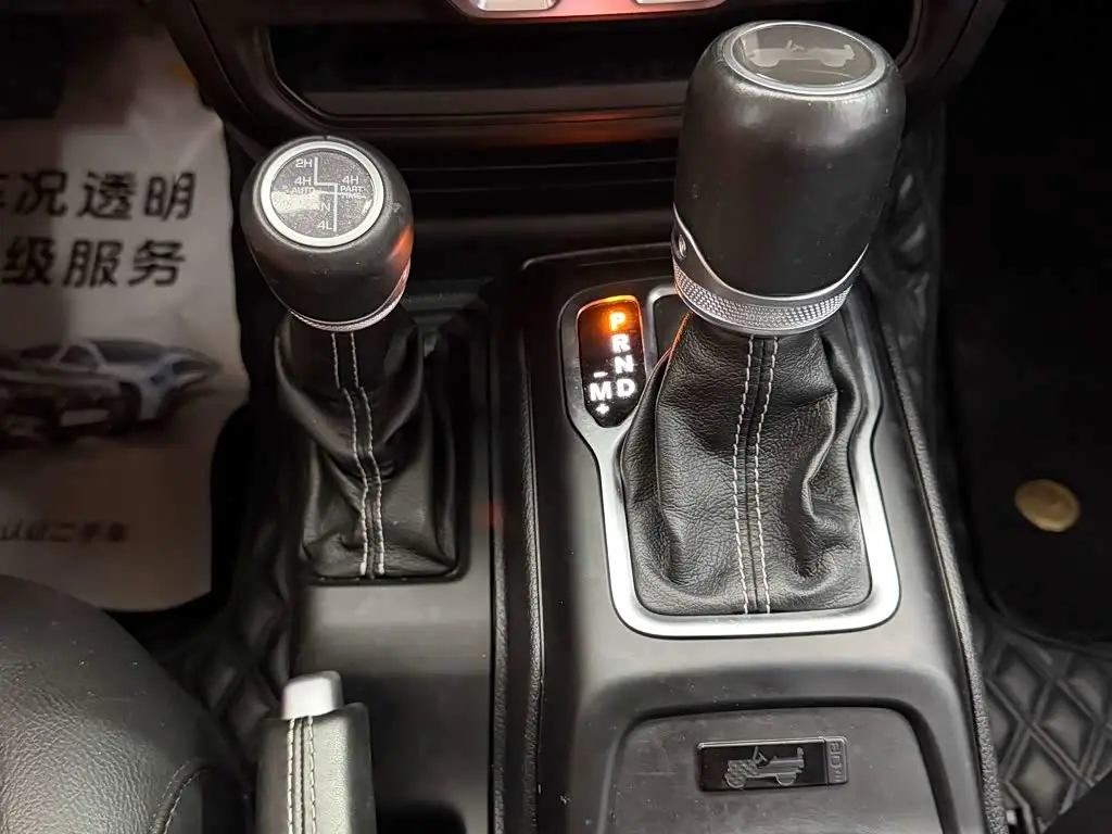 Jeep Wrangler 2021 — Фото 15/20