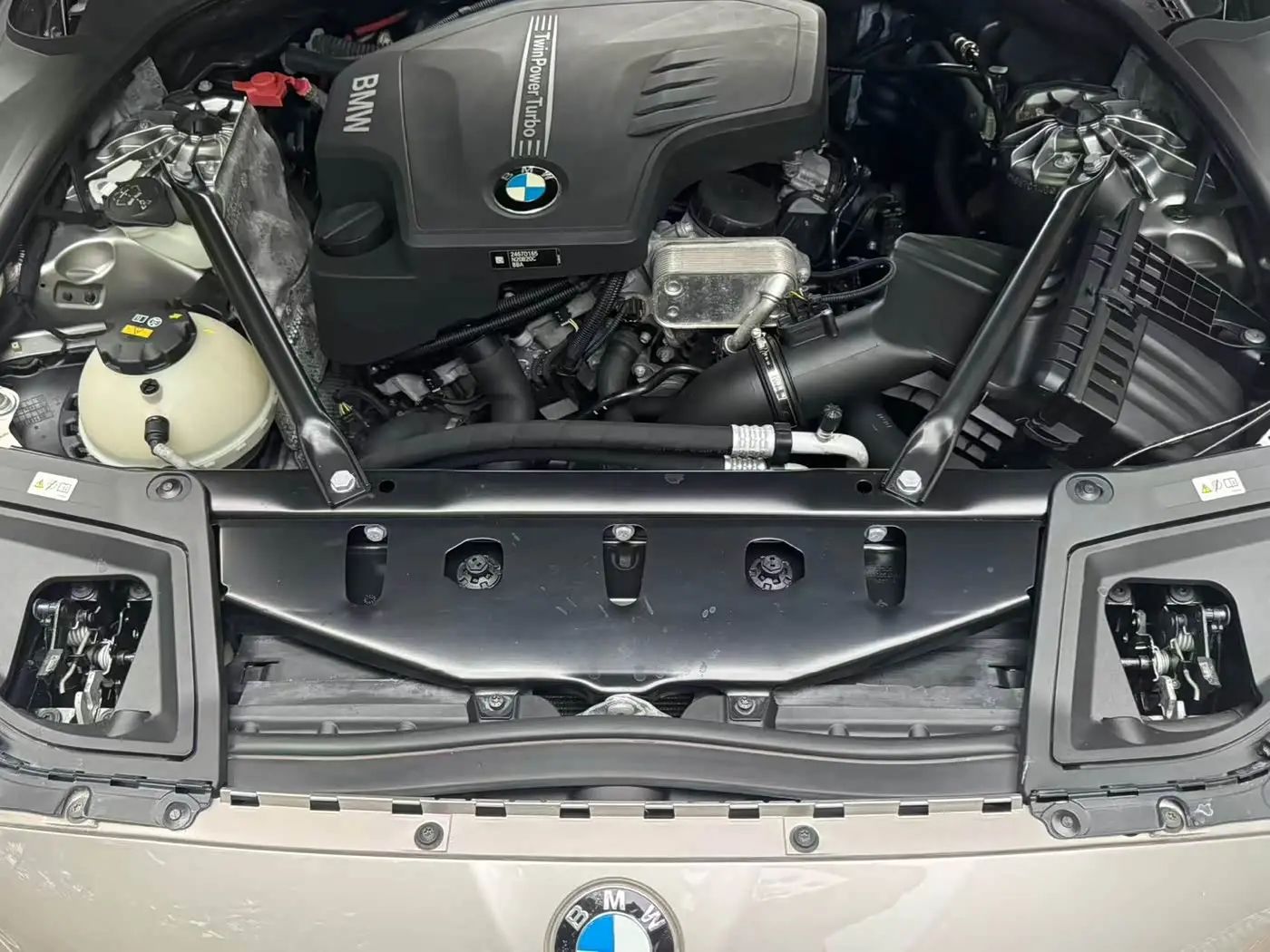 BMW 5 Series 2017 — Фото 14/15