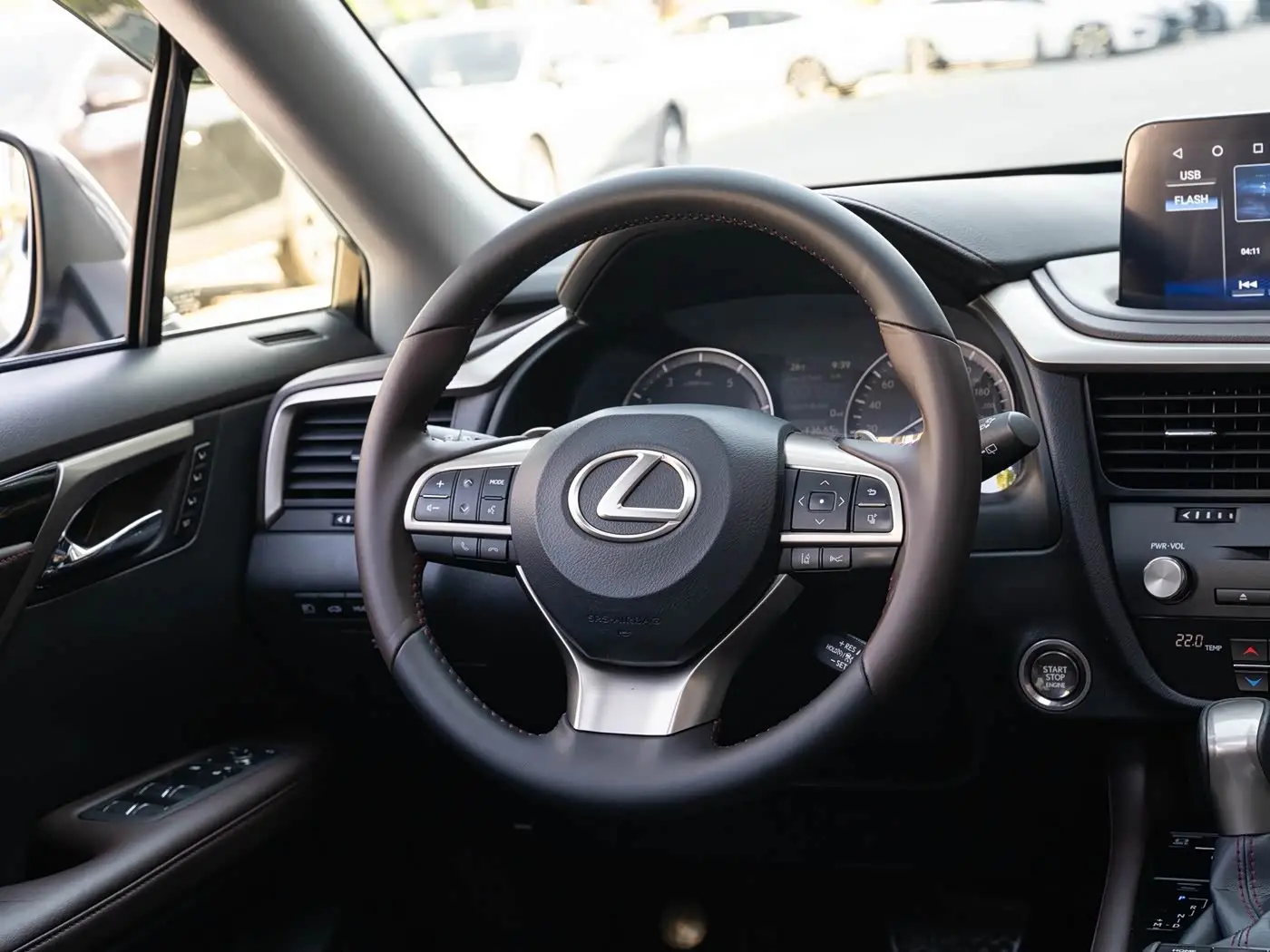 Lexus RX 2023 — ფოტო 14/20