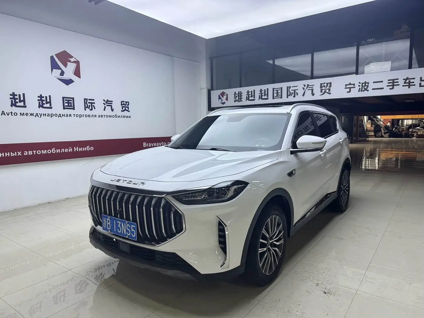 Jetour X70 PLUS 2023 — Photo 1/20