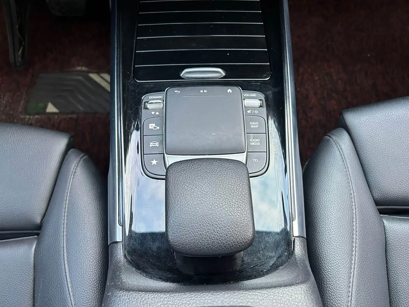 Mercedes-Benz GLB 2021 — Photo 11/16
