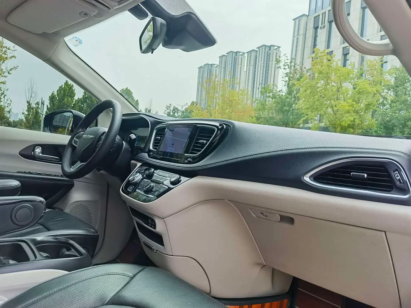 Chrysler Grand Caravan PHEV 2020 — Photo 15/19