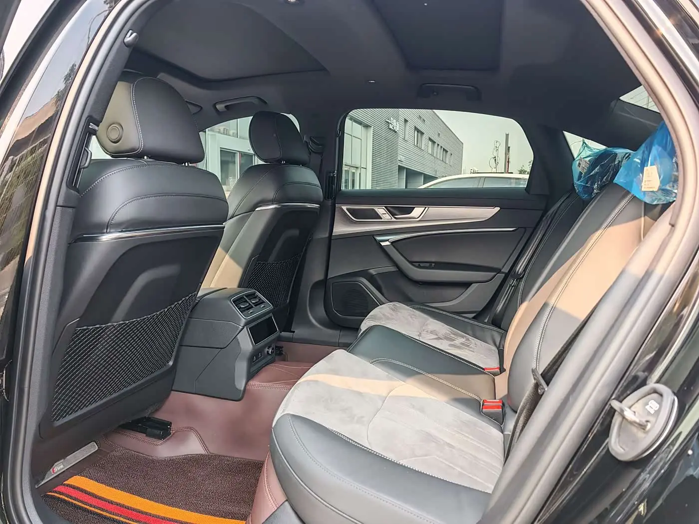 Audi A6L 2024 — Photo 8/9