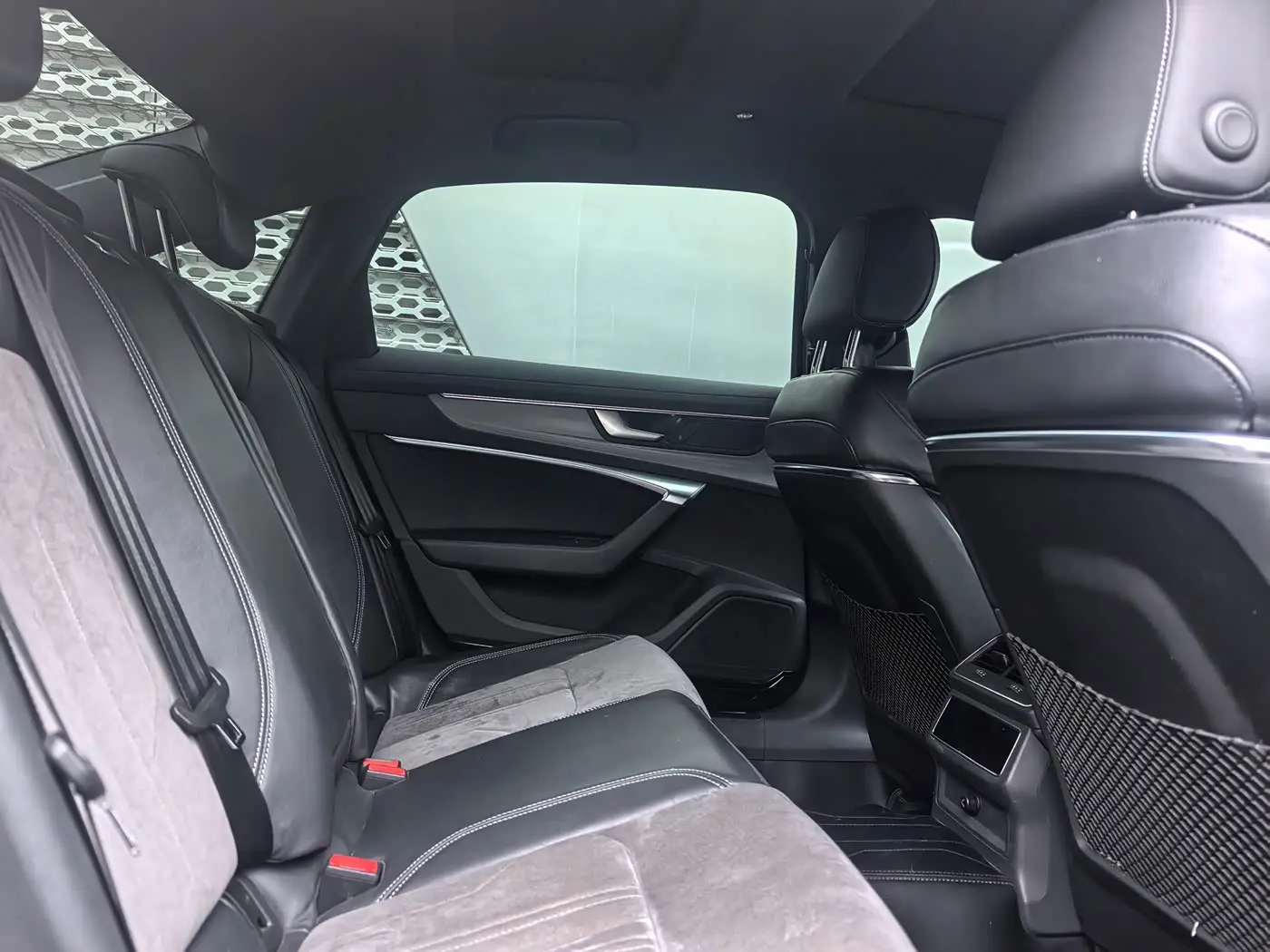 Audi A6L 2022 — Şəkil 16/17