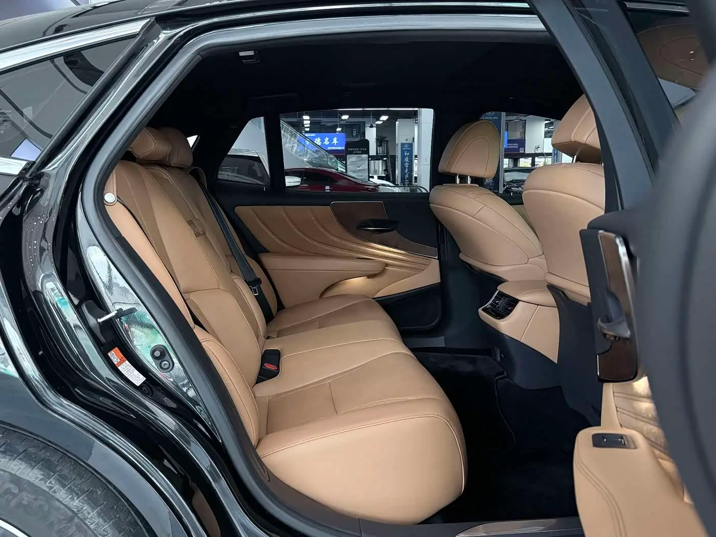 Lexus LS 2022 — Şəkil 10/20