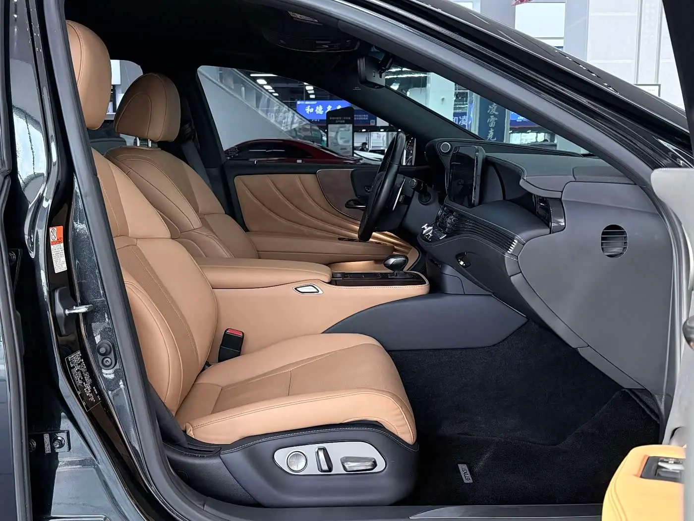 Lexus LS 2022 — Şəkil 11/20