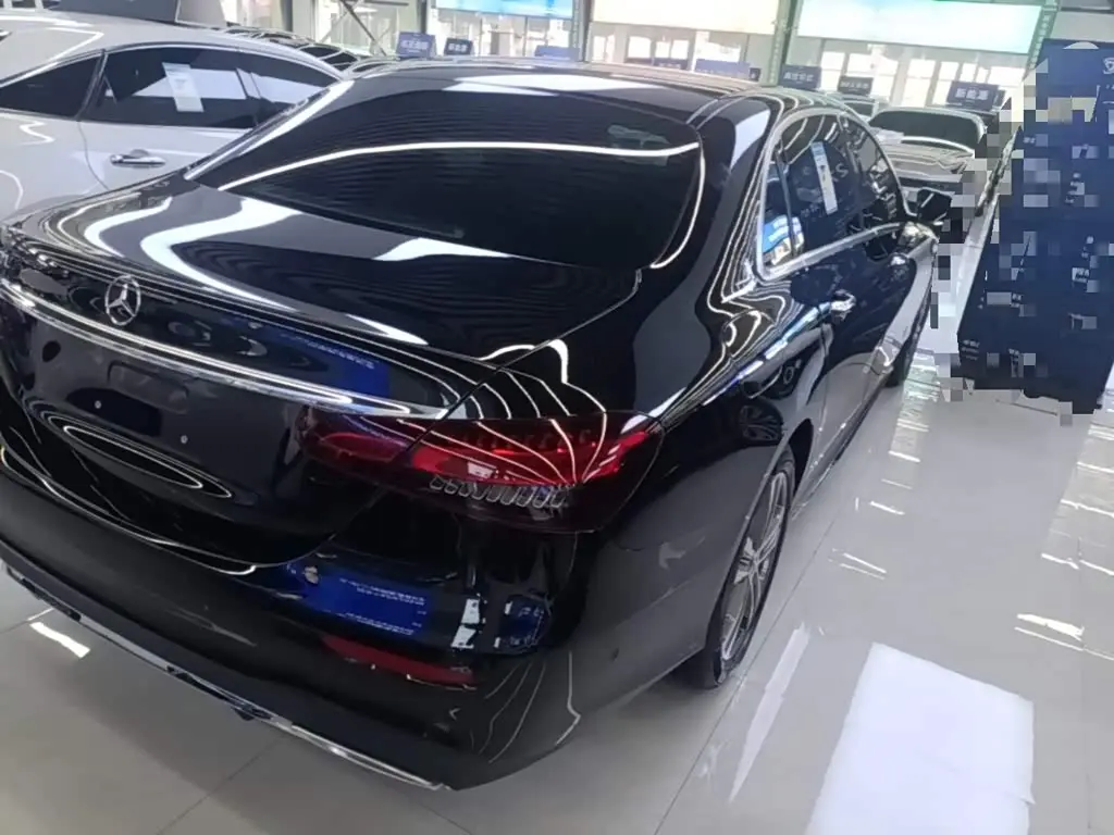Mercedes-Benz E-Class 2023 — Photo 7/20