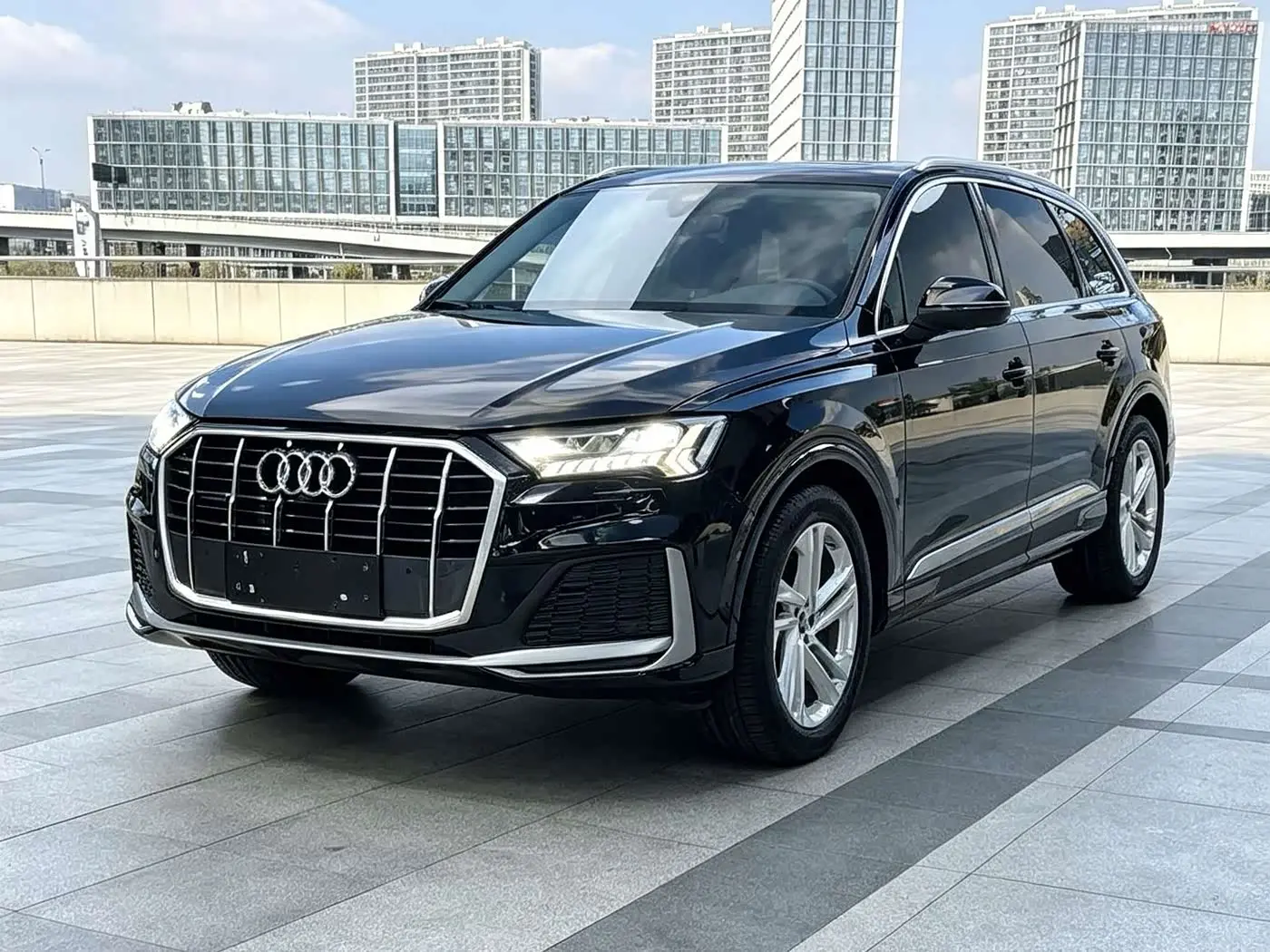 Audi Q7 2023 — Photo 1/9