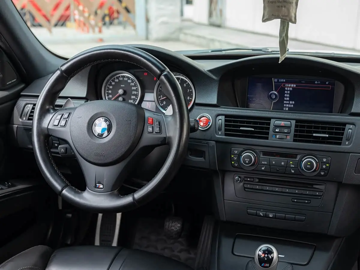 BMW M3 2010 — Фото 11/20