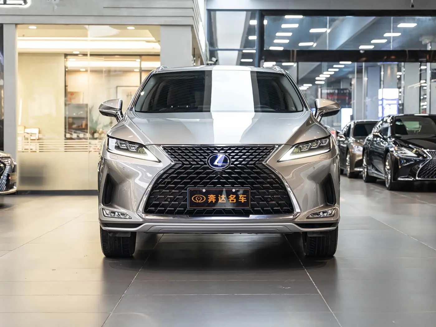 Lexus RX 2021 — Photo 2/20
