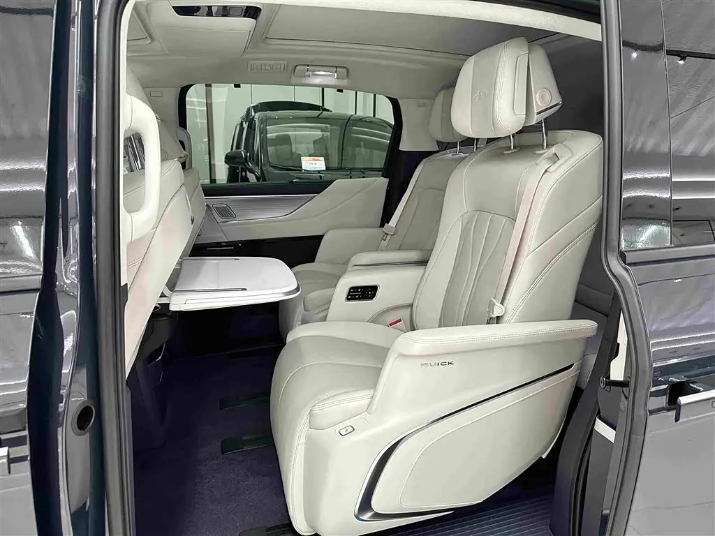 Buick GL8 New Energy 2025 — Photo 13/19
