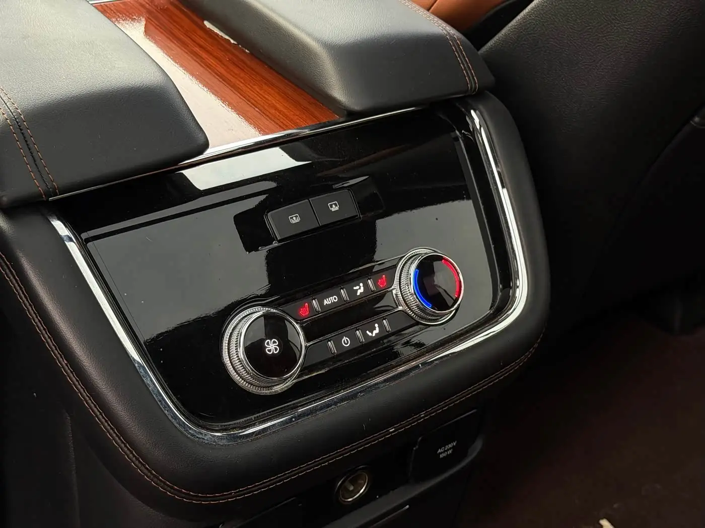 Lincoln Navigator 2019 — Şəkil 18/20