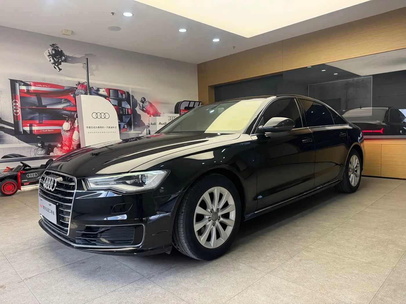 Audi A6L 2016 — Фото 1/10