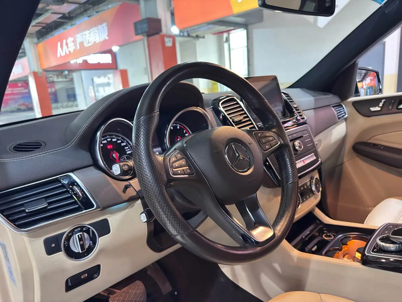 Mercedes-Benz GLE 2017 — Фото 12/20