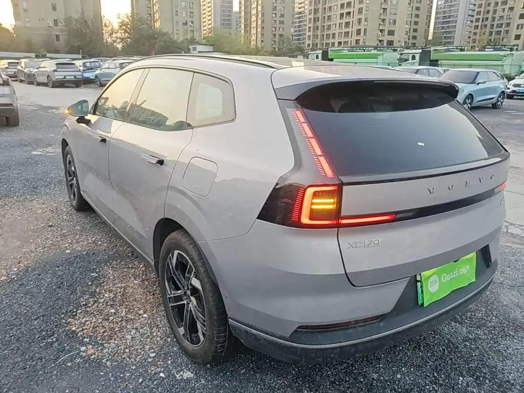 Volvo XC70 Plug-in Hybrid 2025 — Фото 5/20