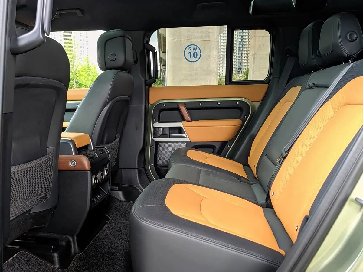 Land Rover Defender 2024 — Photo 5/16