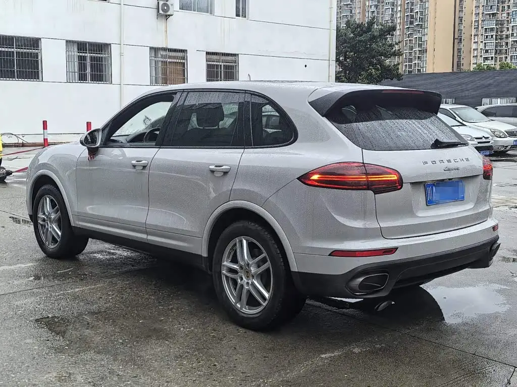 Porsche Cayenne 2017 — Photo 8/19
