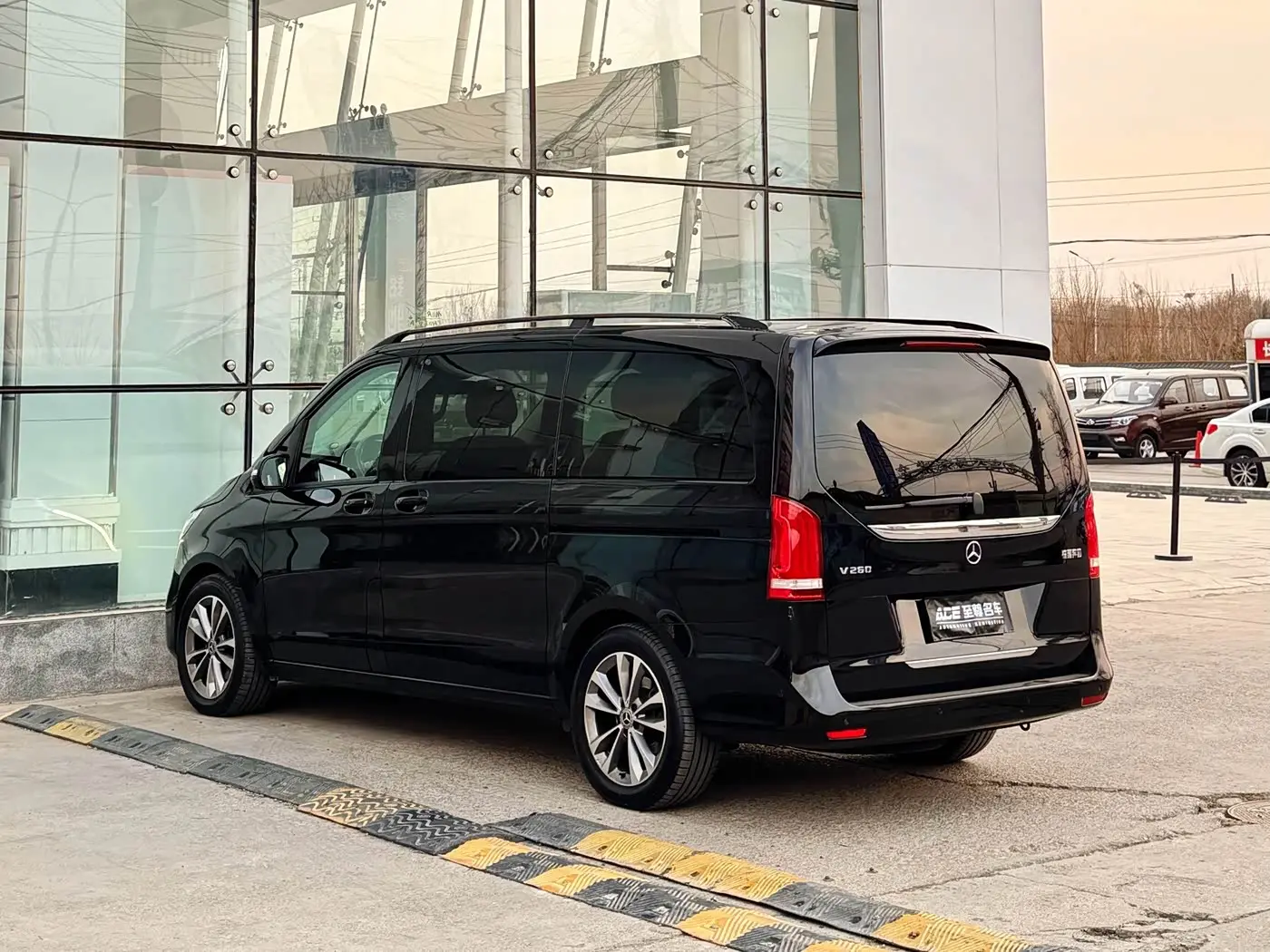 Mercedes-Benz V-Class 2020 — Фото 6/18