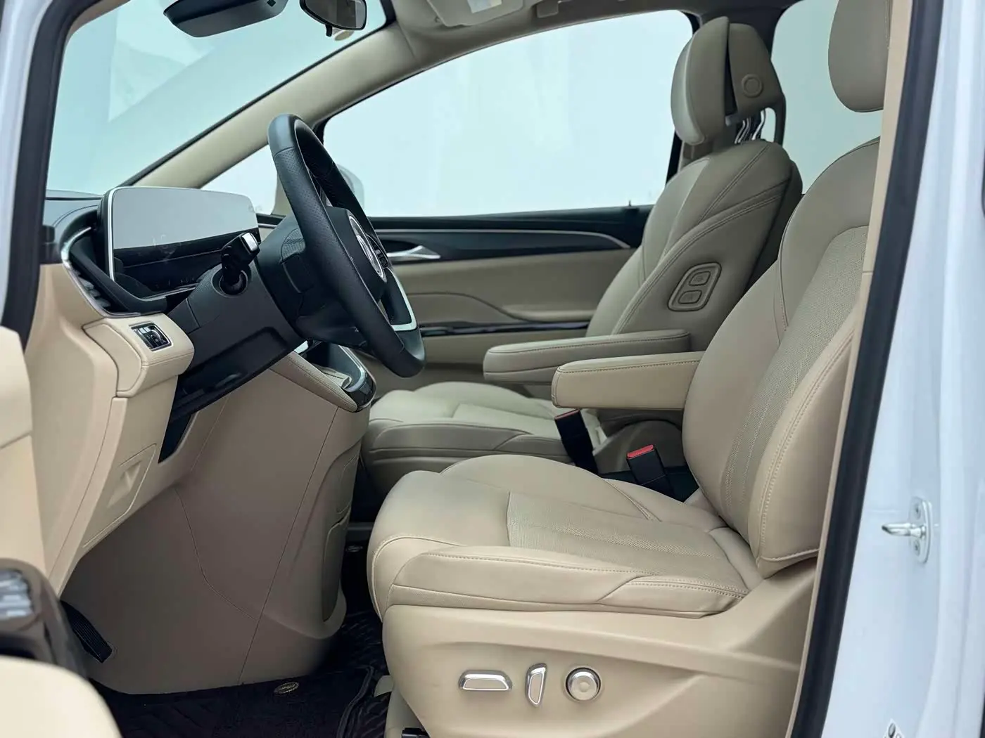Buick GL8 New Energy 2025 — Photo 6/20