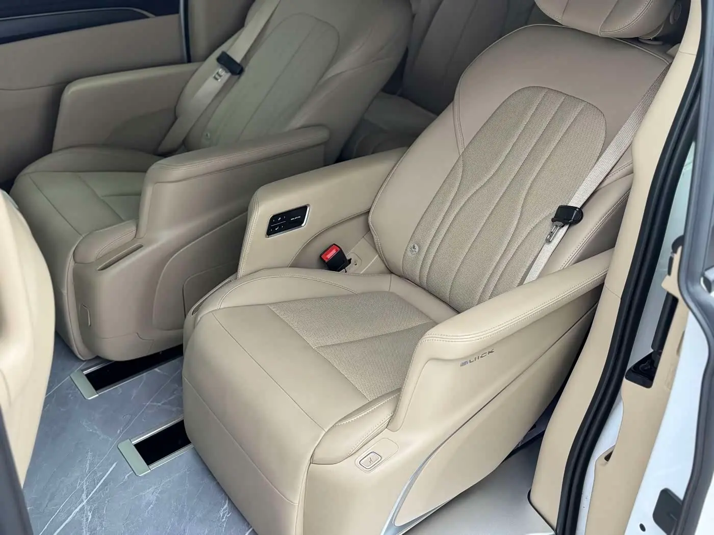 Buick GL8 New Energy 2025 — Photo 11/20