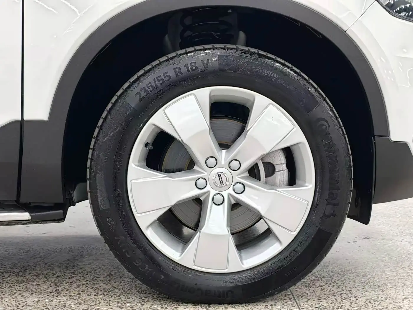 Volvo XC40 2022 — Фото 19/20