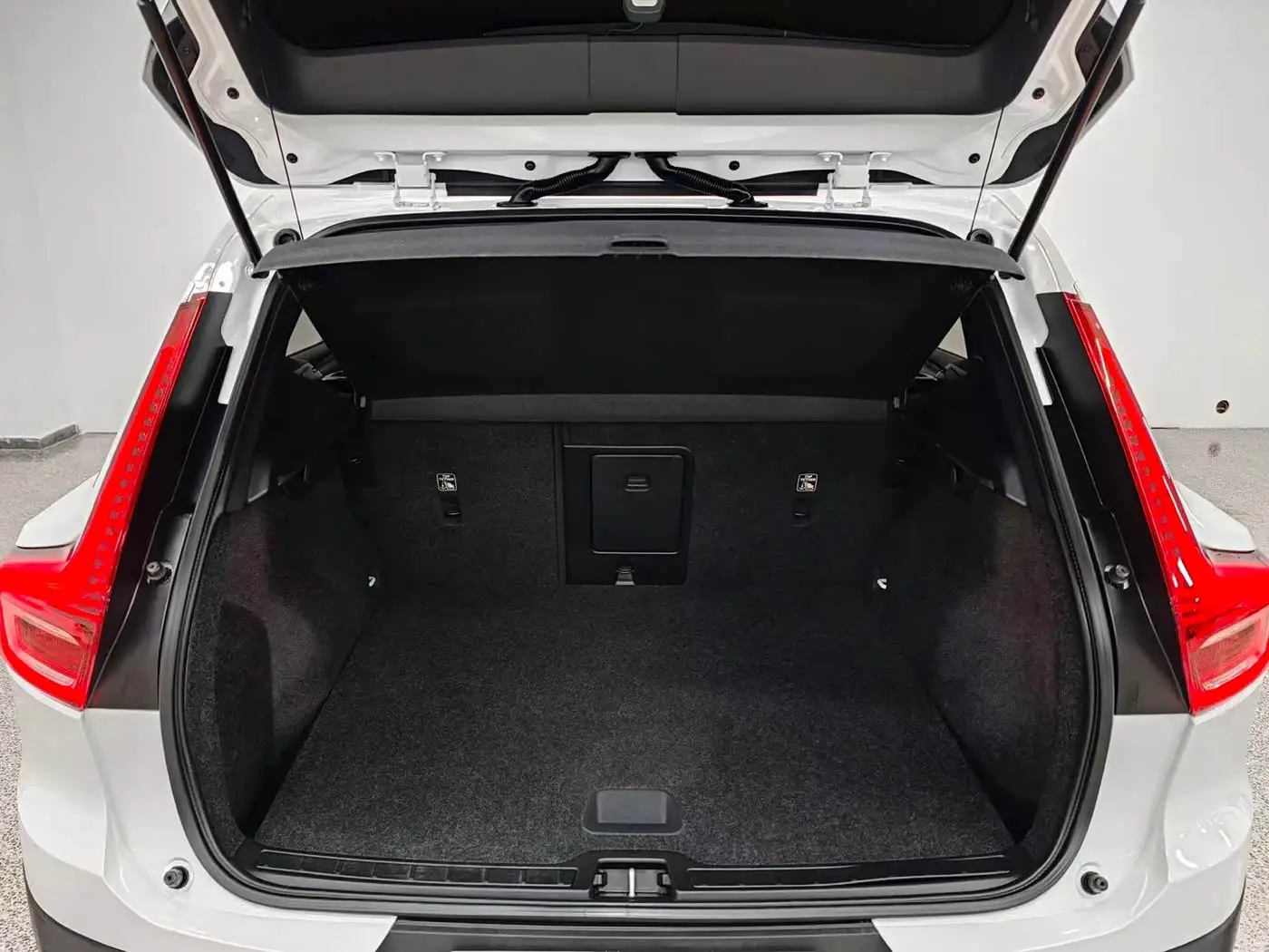 Volvo XC40 2022 — Фото 16/20
