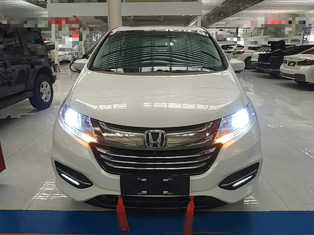 Honda Odyssey 2020 — ფოტო 3/20