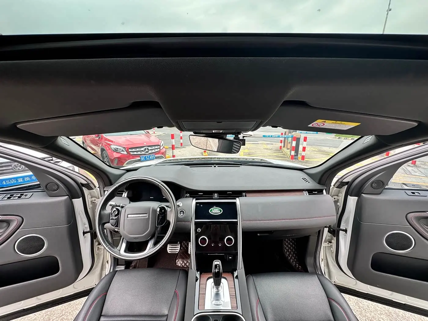 Land Rover Discovery Sport 2021 — Фото 13/20
