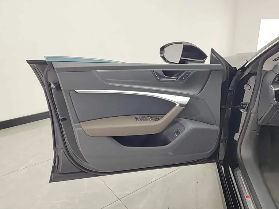 Audi A7L 2024 — Photo 7/16
