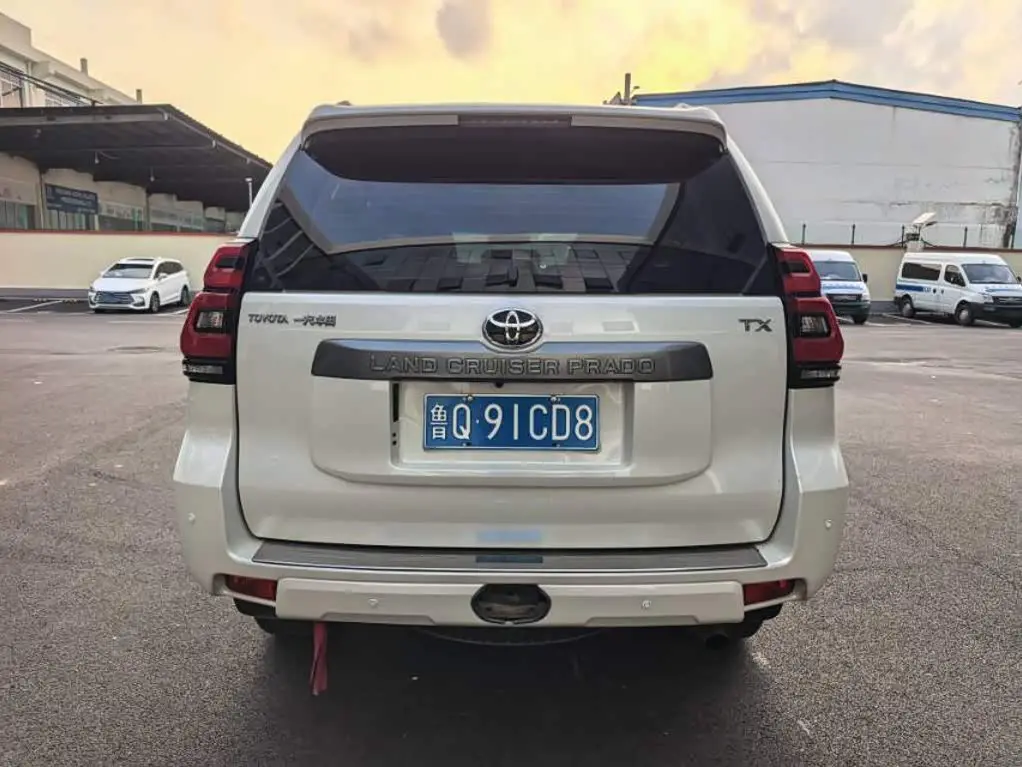 Toyota Prado 2019 — Photo 4/9