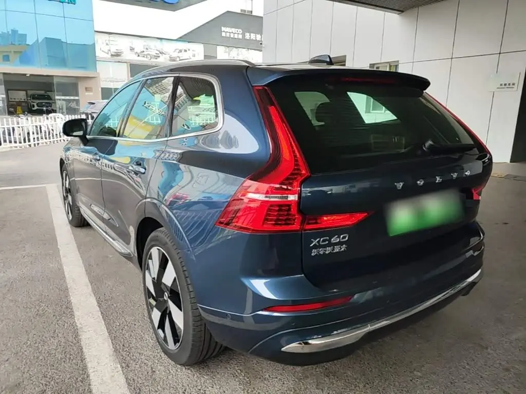 Volvo XC60 Plug-in Hybrid 2024 — Фото 5/20