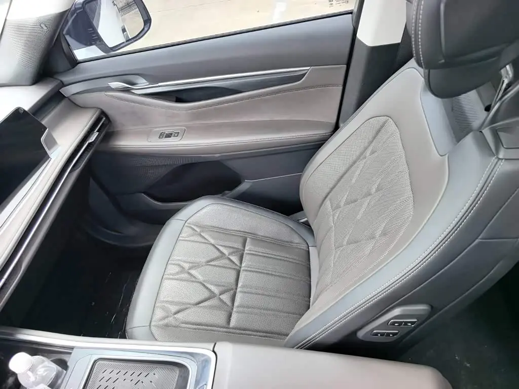 Ford Edge 2025 — Photo 14/17
