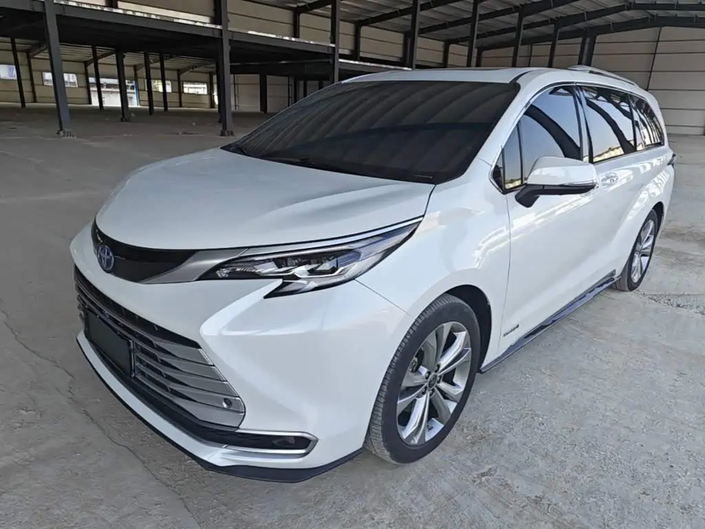 Toyota Sienna 2023 — Photo 2/20