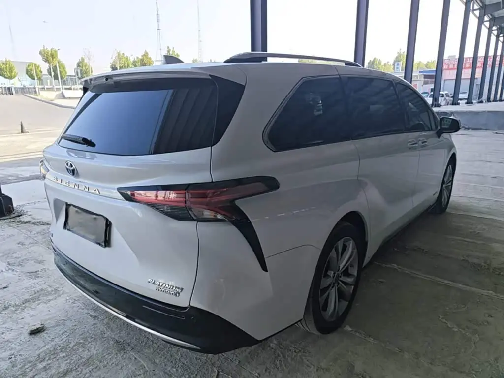 Toyota Sienna 2023 — Photo 7/20