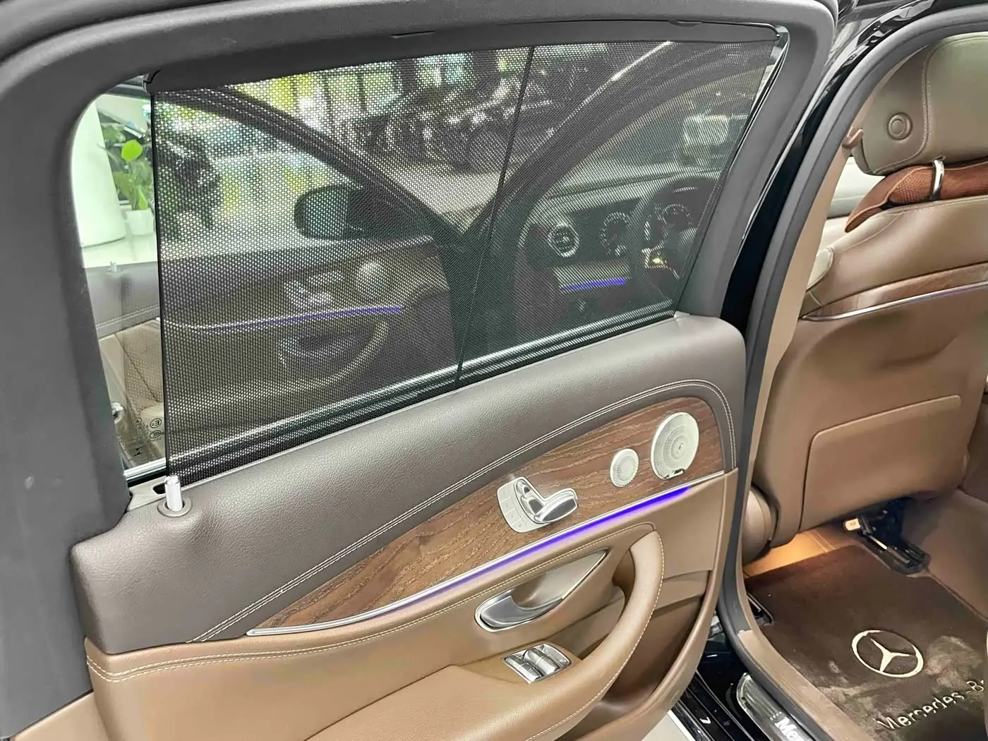 Mercedes-Benz E-Class 2023 — Photo 15/20