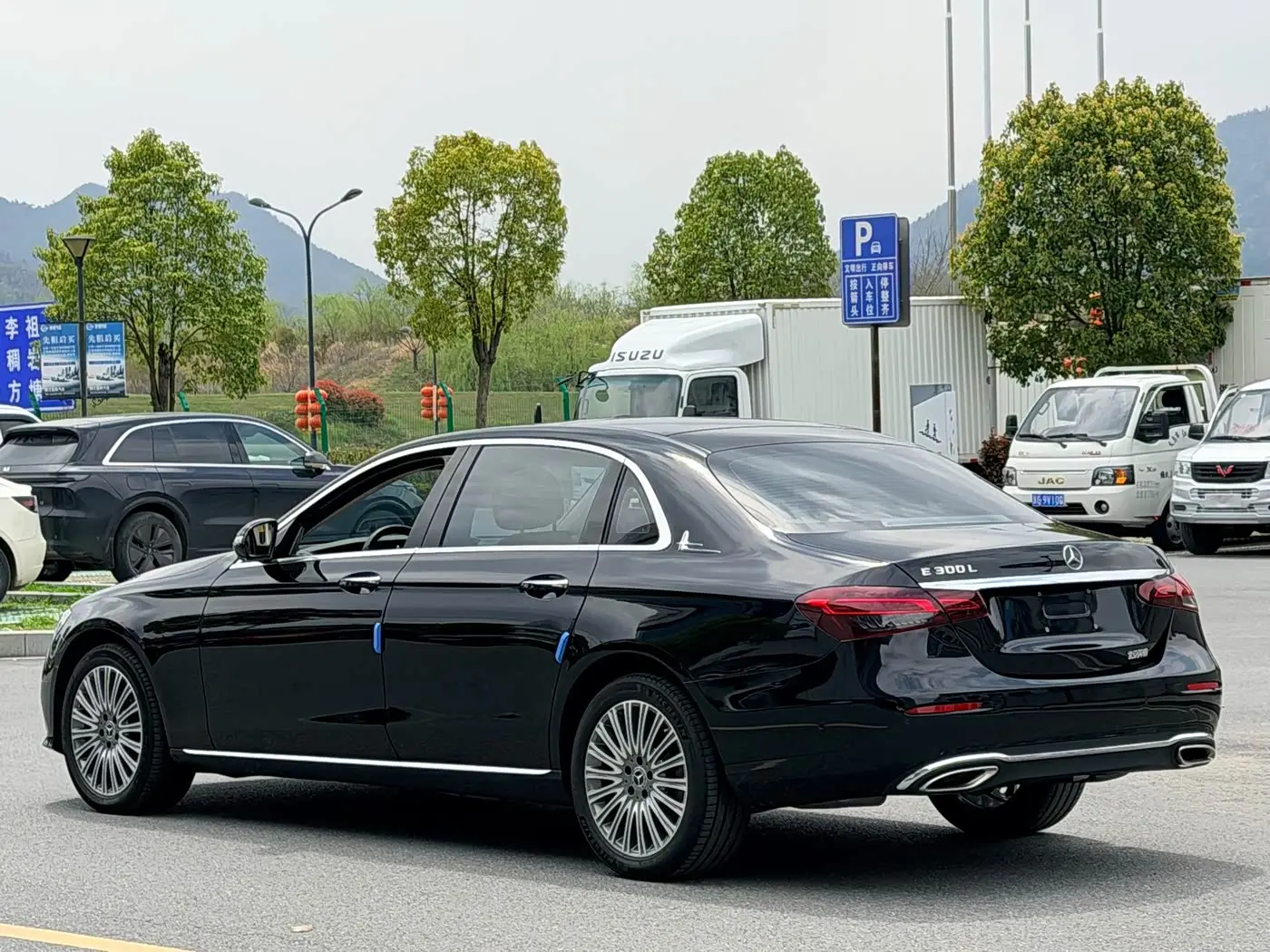 Mercedes-Benz E-Class 2023 — Photo 4/15