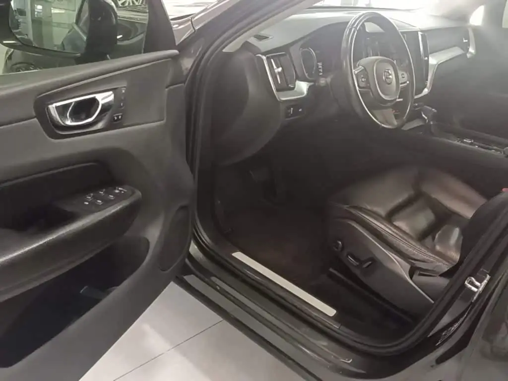Volvo XC60 2019 — Фото 16/20