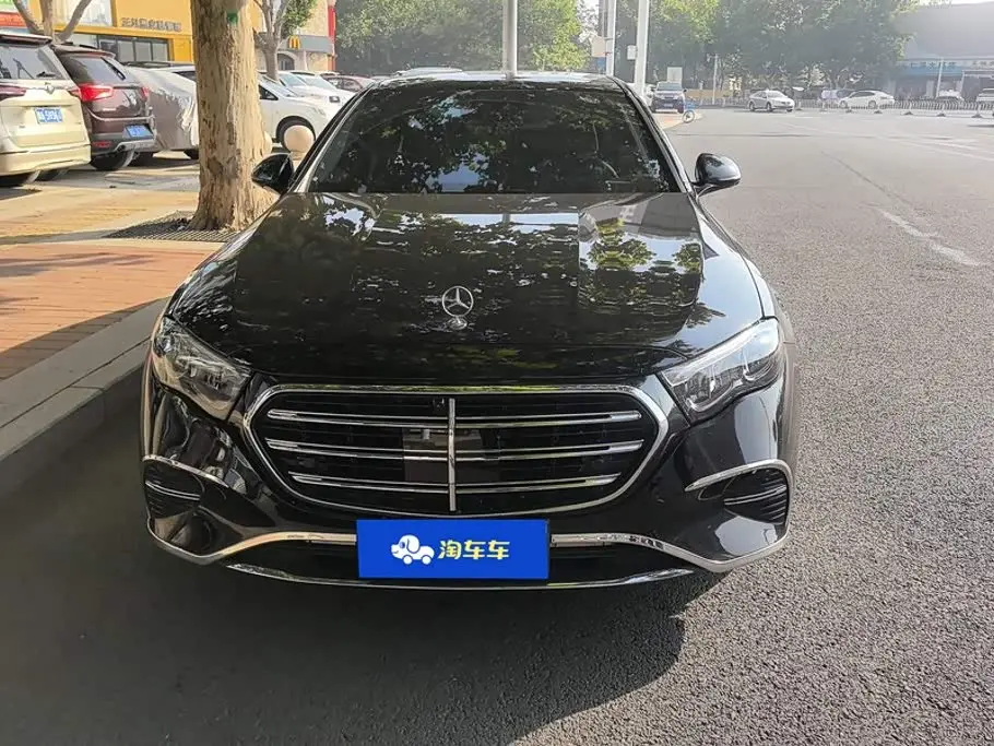 Mercedes-Benz E-Class 2025 — Photo 2/16