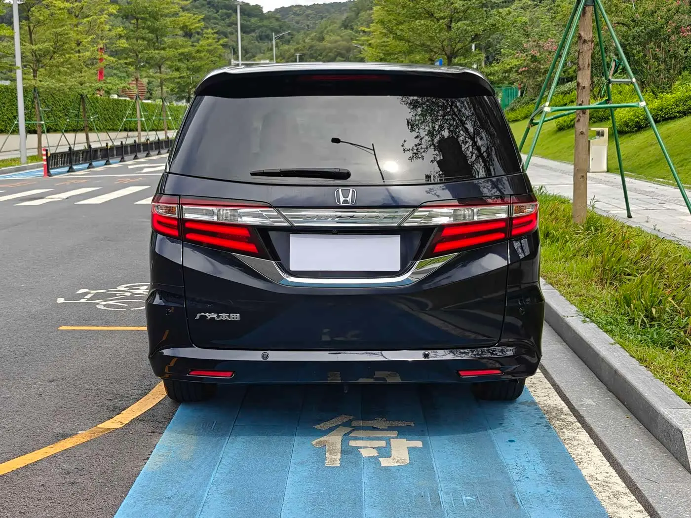 Honda Odyssey 2016 — Şəkil 17/18