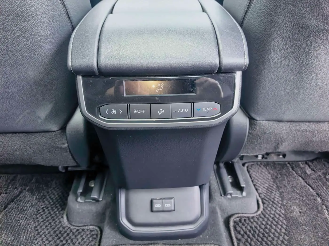 Toyota Crown Kluger 2022 — Фото 17/19